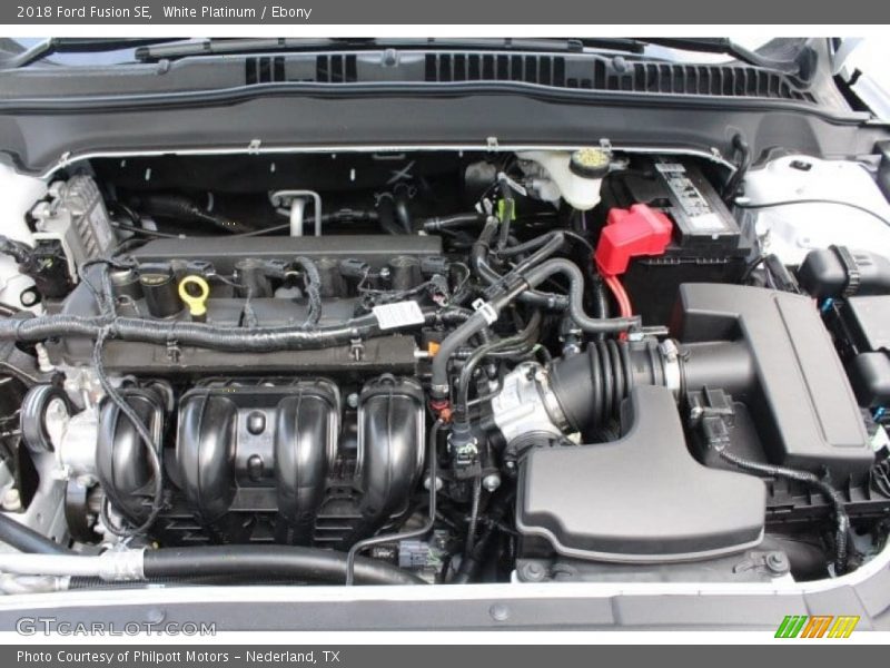 White Platinum / Ebony 2018 Ford Fusion SE