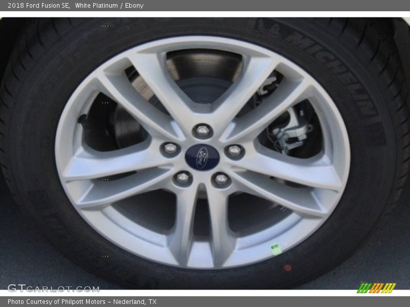 White Platinum / Ebony 2018 Ford Fusion SE