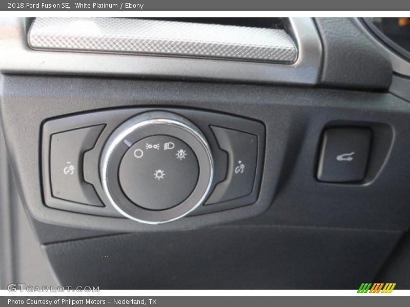 White Platinum / Ebony 2018 Ford Fusion SE