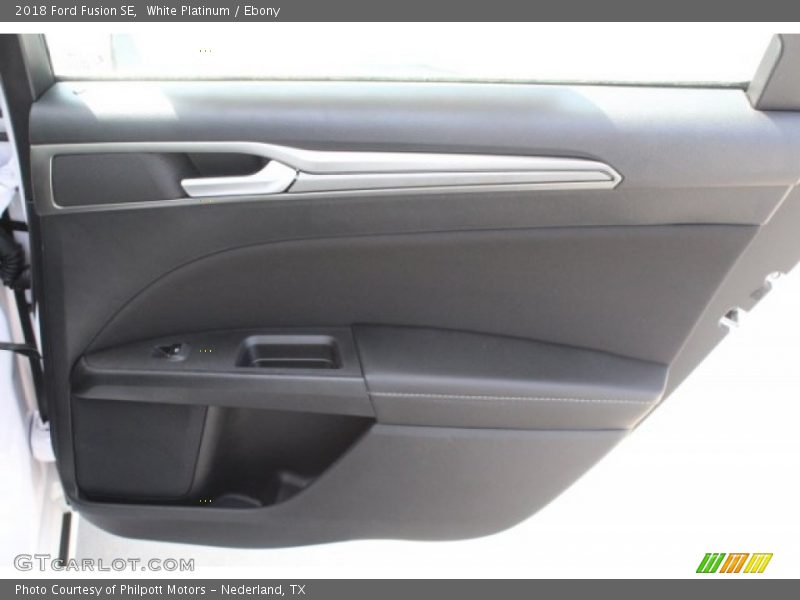 White Platinum / Ebony 2018 Ford Fusion SE
