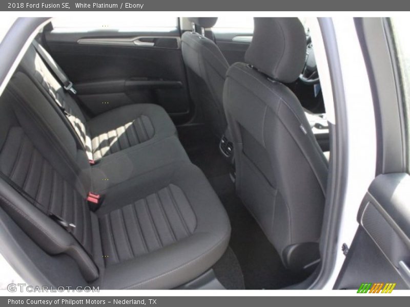 White Platinum / Ebony 2018 Ford Fusion SE