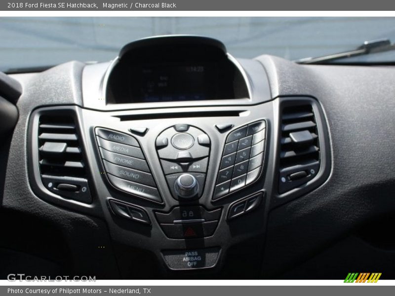 Magnetic / Charcoal Black 2018 Ford Fiesta SE Hatchback