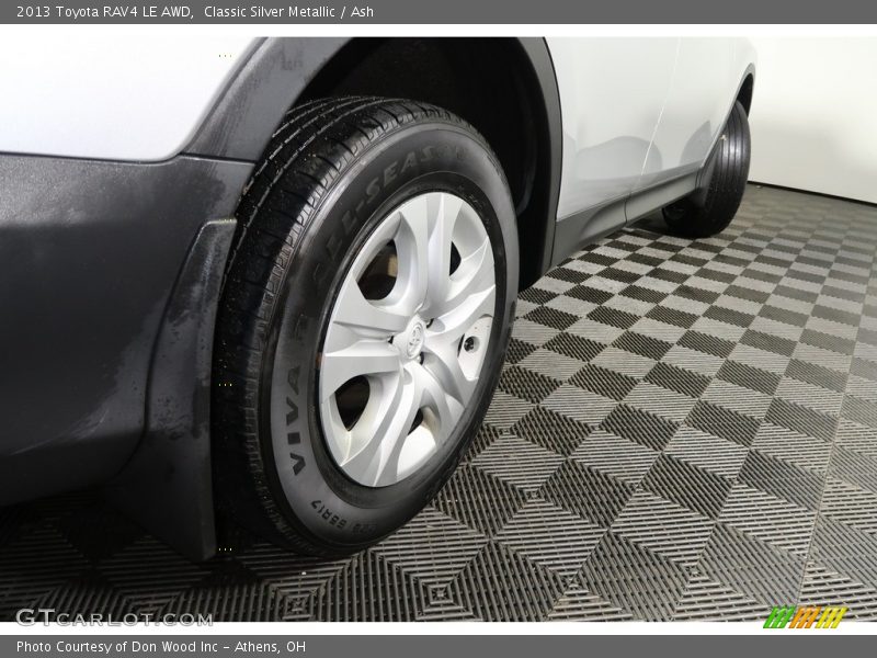 Classic Silver Metallic / Ash 2013 Toyota RAV4 LE AWD