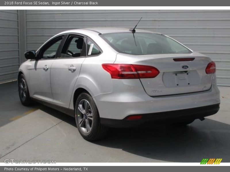 Ingot Silver / Charcoal Black 2018 Ford Focus SE Sedan