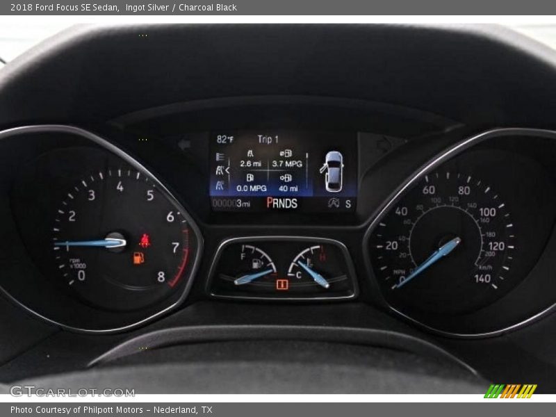Ingot Silver / Charcoal Black 2018 Ford Focus SE Sedan
