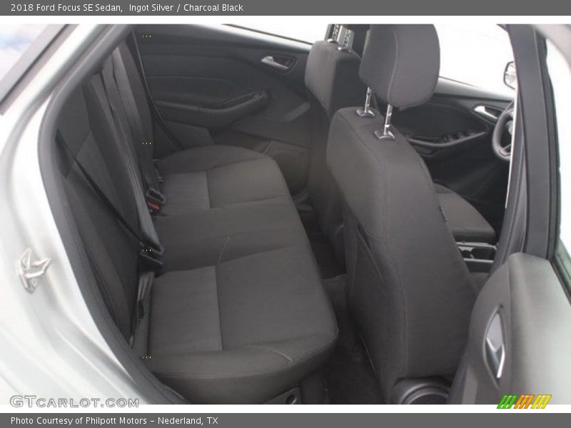 Ingot Silver / Charcoal Black 2018 Ford Focus SE Sedan