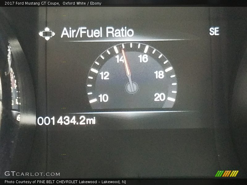 Oxford White / Ebony 2017 Ford Mustang GT Coupe