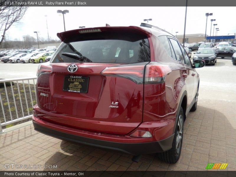 Ruby Flare Pearl / Black 2018 Toyota RAV4 LE