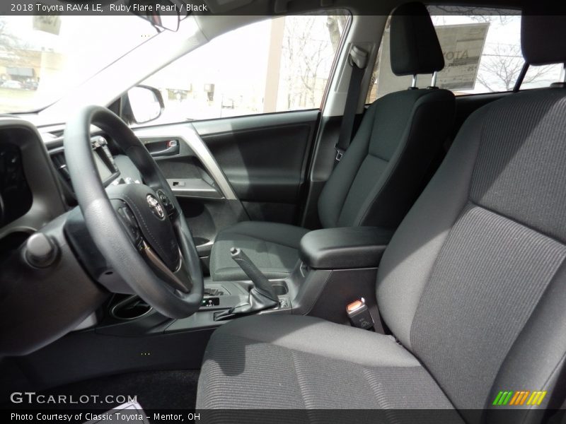 Ruby Flare Pearl / Black 2018 Toyota RAV4 LE