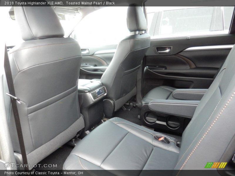 Toasted Walnut Pearl / Black 2018 Toyota Highlander XLE AWD