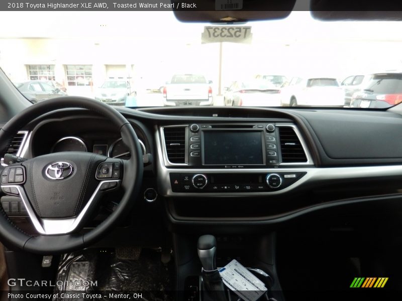 Toasted Walnut Pearl / Black 2018 Toyota Highlander XLE AWD