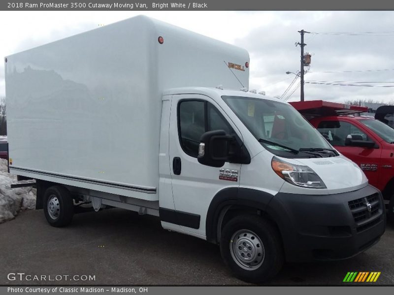 Front 3/4 View of 2018 ProMaster 3500 Cutaway Moving Van