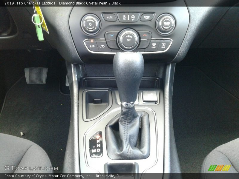 Diamond Black Crystal Pearl / Black 2019 Jeep Cherokee Latitude