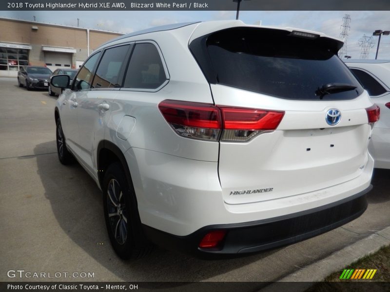 Blizzard White Pearl / Black 2018 Toyota Highlander Hybrid XLE AWD