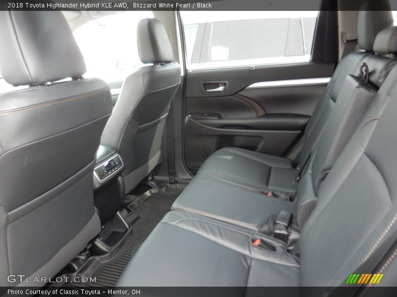 Blizzard White Pearl / Black 2018 Toyota Highlander Hybrid XLE AWD