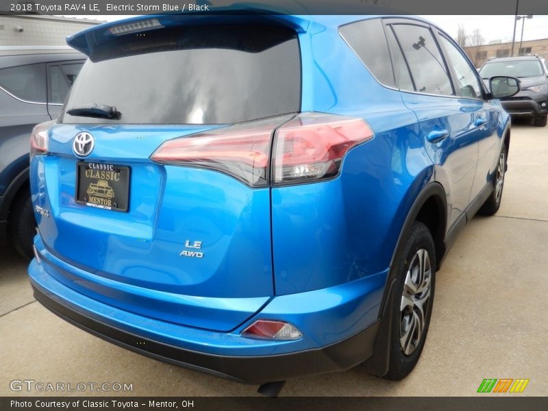 Electric Storm Blue / Black 2018 Toyota RAV4 LE