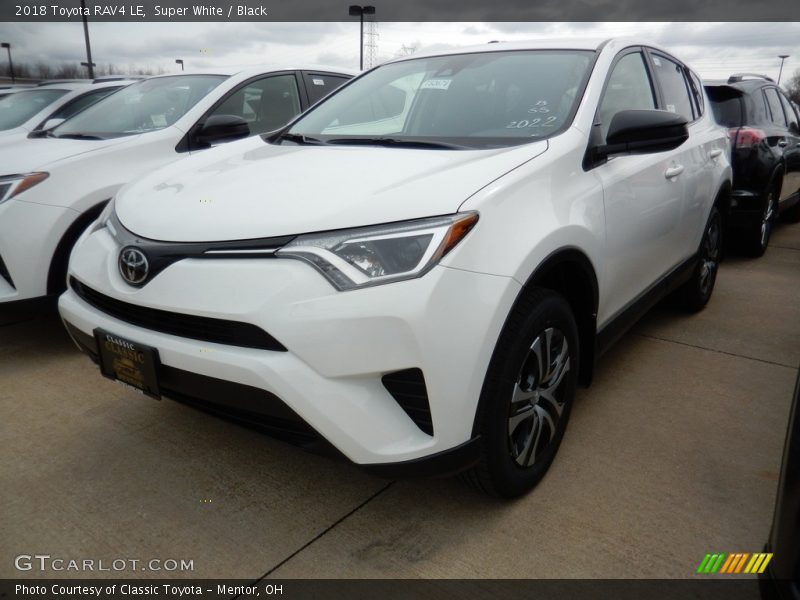 Super White / Black 2018 Toyota RAV4 LE