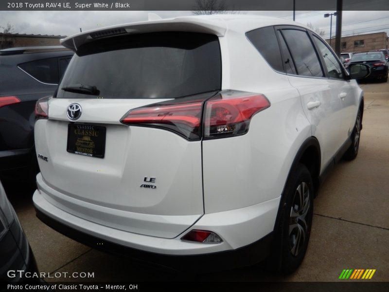 Super White / Black 2018 Toyota RAV4 LE