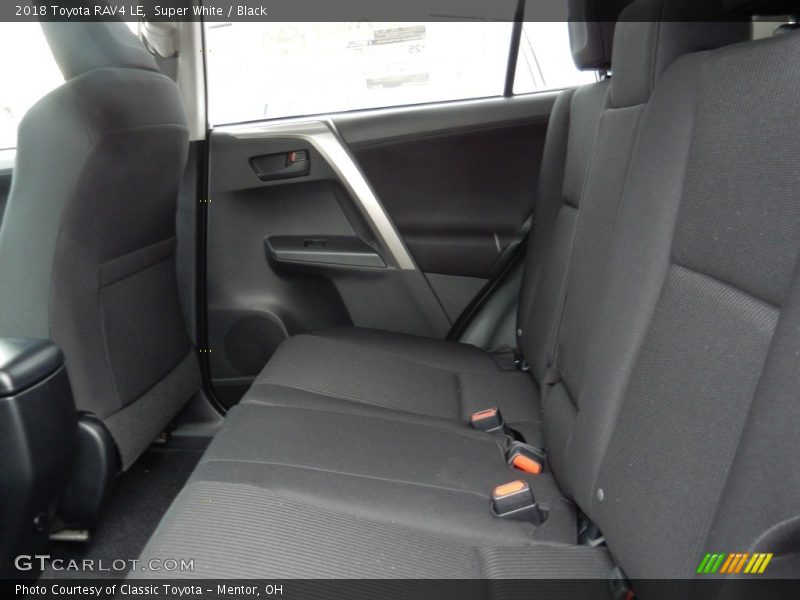 Super White / Black 2018 Toyota RAV4 LE