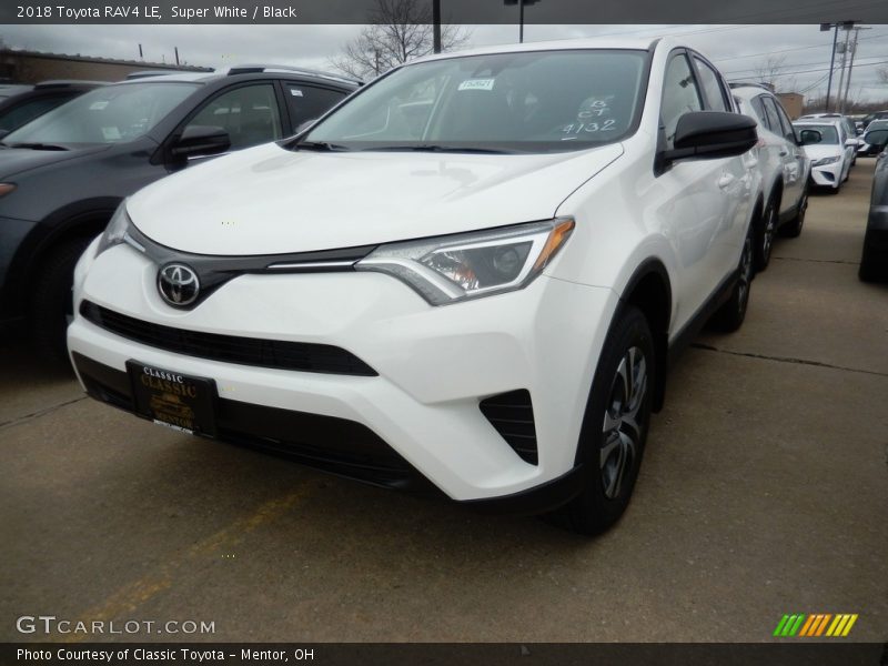 Super White / Black 2018 Toyota RAV4 LE