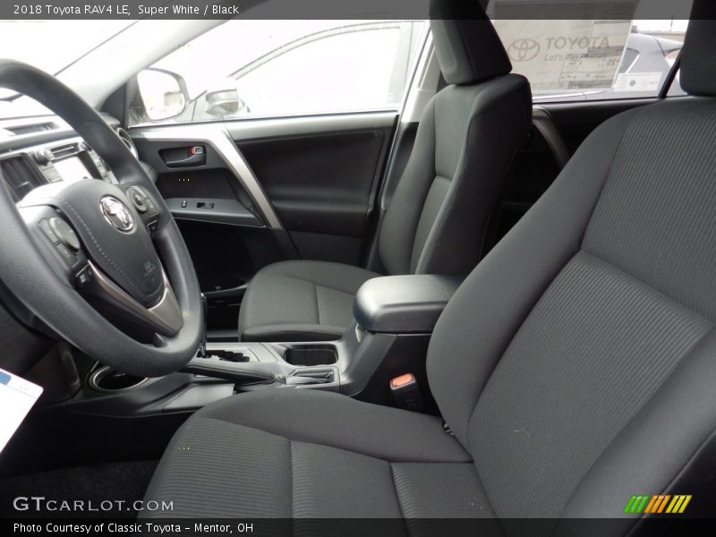 Super White / Black 2018 Toyota RAV4 LE