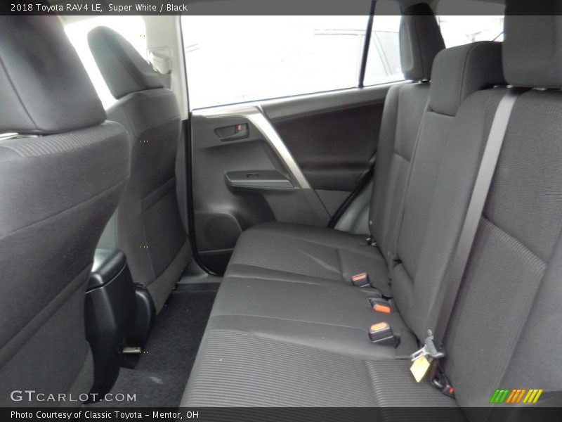 Super White / Black 2018 Toyota RAV4 LE