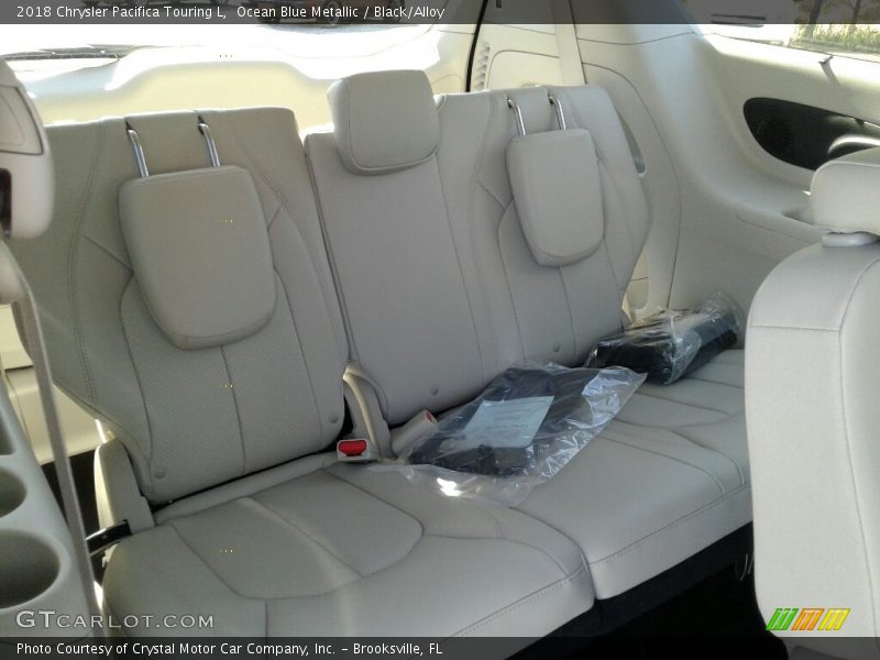 Ocean Blue Metallic / Black/Alloy 2018 Chrysler Pacifica Touring L