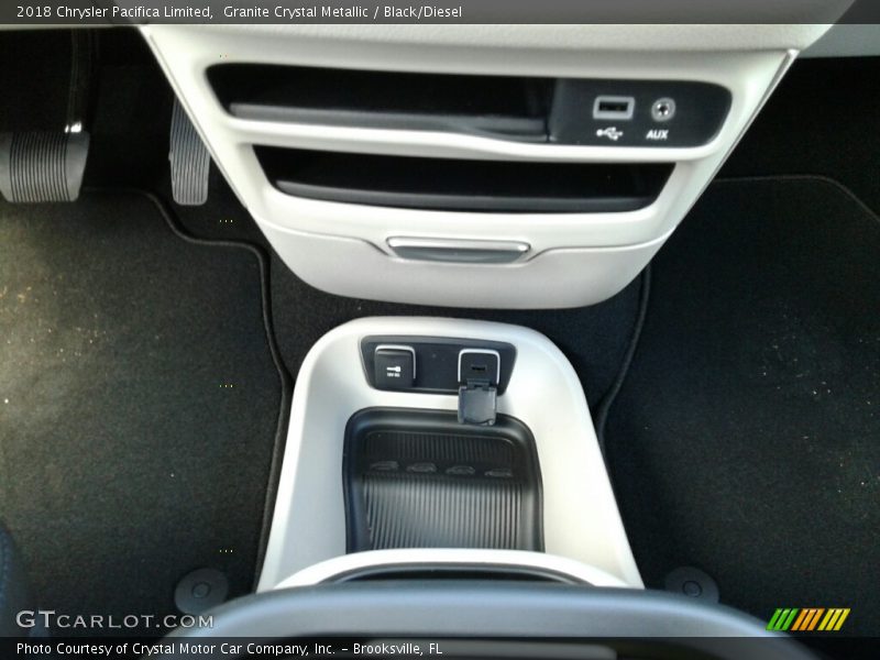 Granite Crystal Metallic / Black/Diesel 2018 Chrysler Pacifica Limited