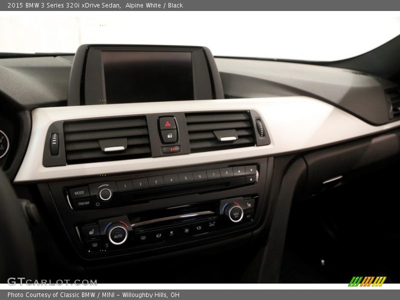 Alpine White / Black 2015 BMW 3 Series 320i xDrive Sedan