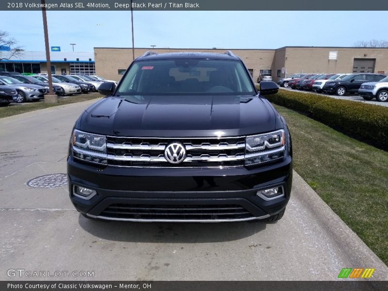 Deep Black Pearl / Titan Black 2018 Volkswagen Atlas SEL 4Motion