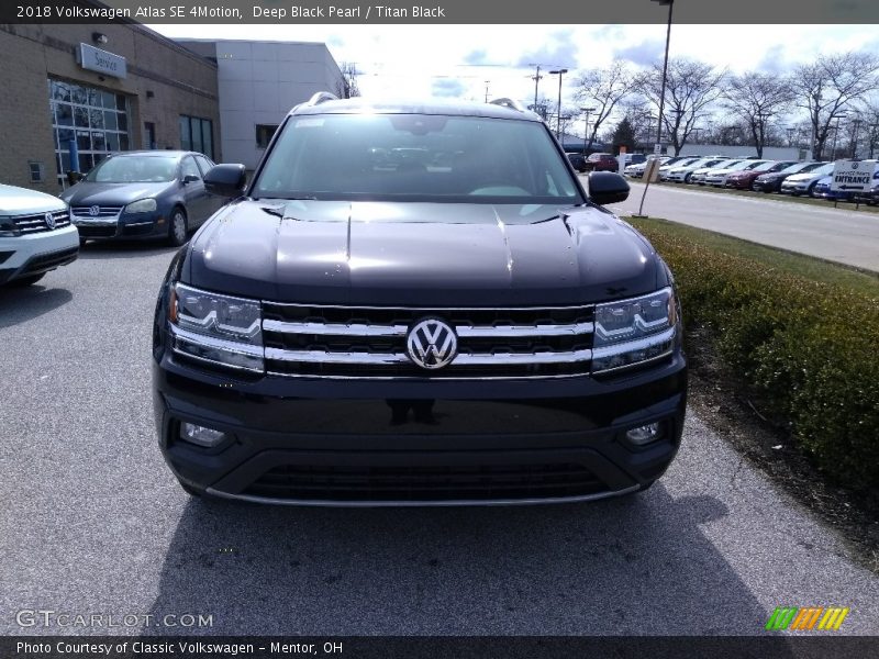 Deep Black Pearl / Titan Black 2018 Volkswagen Atlas SE 4Motion