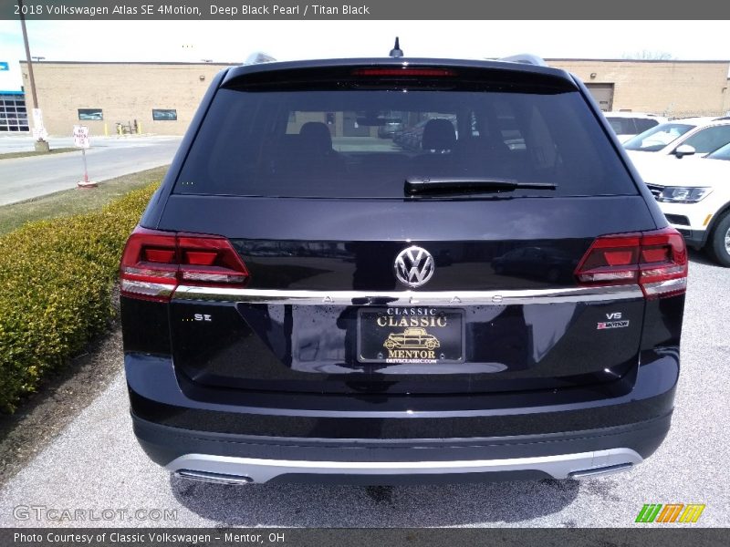 Deep Black Pearl / Titan Black 2018 Volkswagen Atlas SE 4Motion