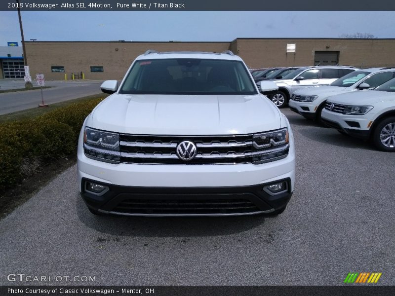Pure White / Titan Black 2018 Volkswagen Atlas SEL 4Motion