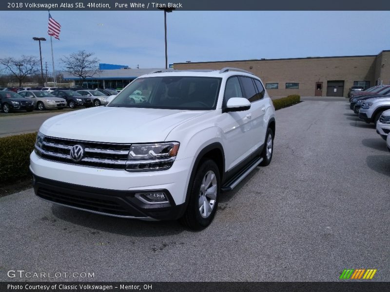 Front 3/4 View of 2018 Atlas SEL 4Motion