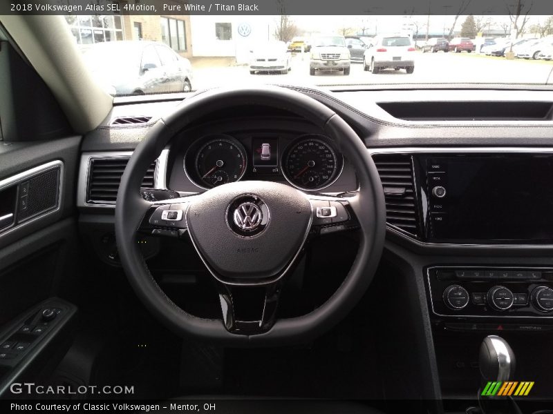 Pure White / Titan Black 2018 Volkswagen Atlas SEL 4Motion
