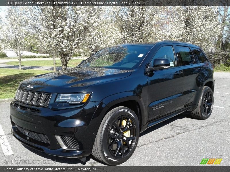 Front 3/4 View of 2018 Grand Cherokee Trackhawk 4x4