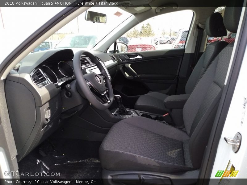 Pure White / Titan Black 2018 Volkswagen Tiguan S 4MOTION