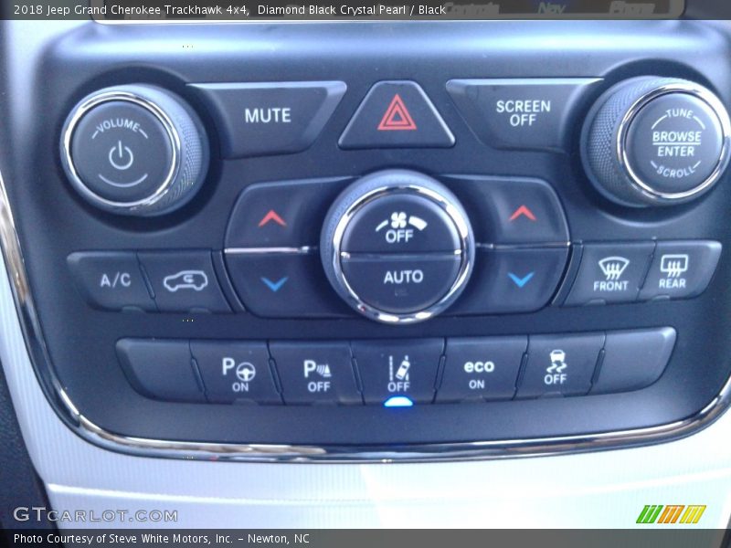 Controls of 2018 Grand Cherokee Trackhawk 4x4