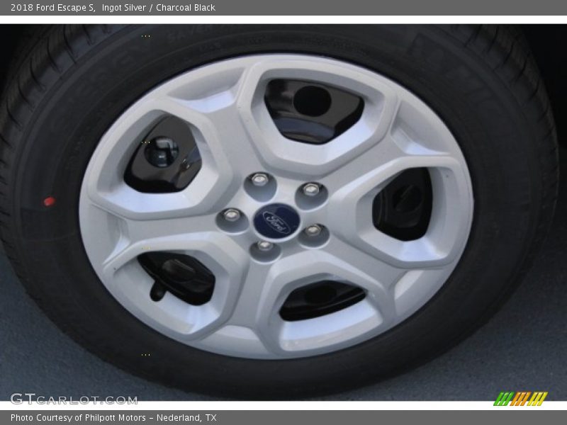Ingot Silver / Charcoal Black 2018 Ford Escape S