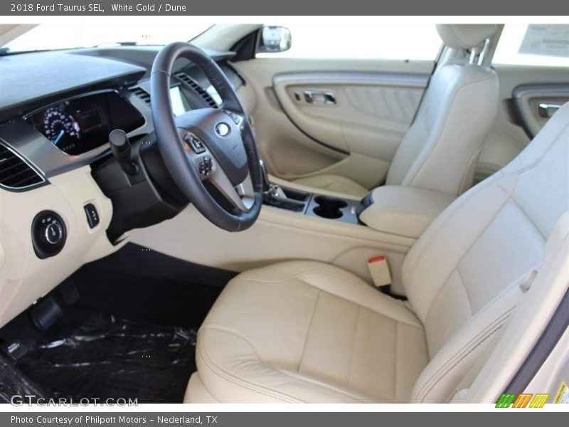 Front Seat of 2018 Taurus SEL