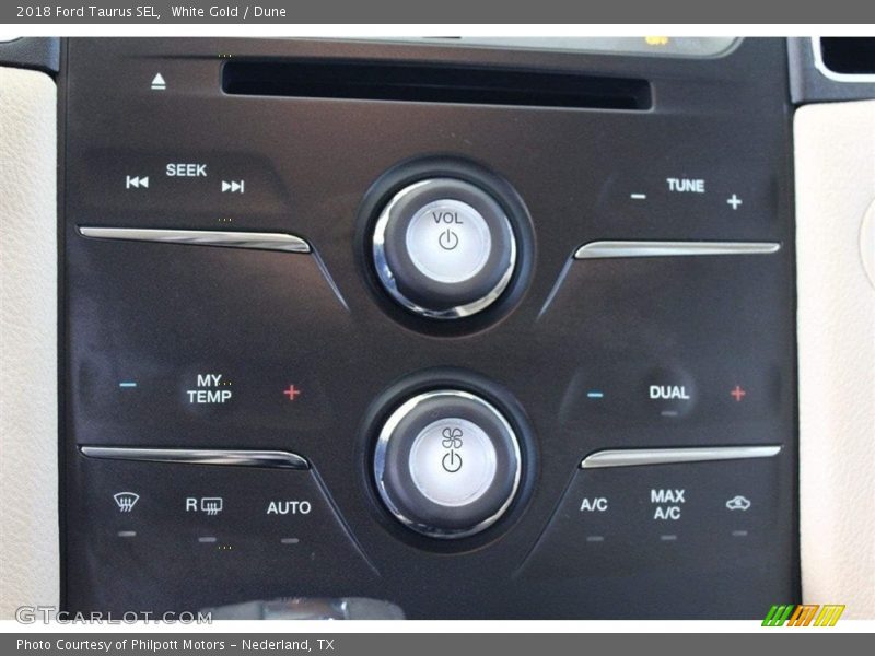 Controls of 2018 Taurus SEL
