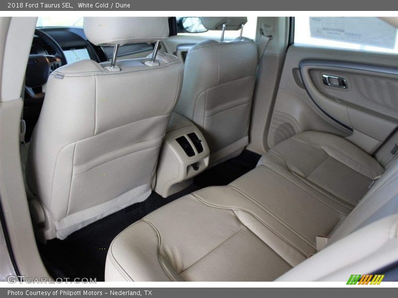 White Gold / Dune 2018 Ford Taurus SEL