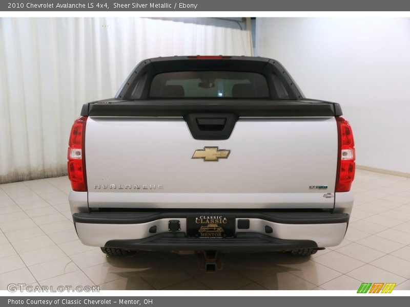 Sheer Silver Metallic / Ebony 2010 Chevrolet Avalanche LS 4x4