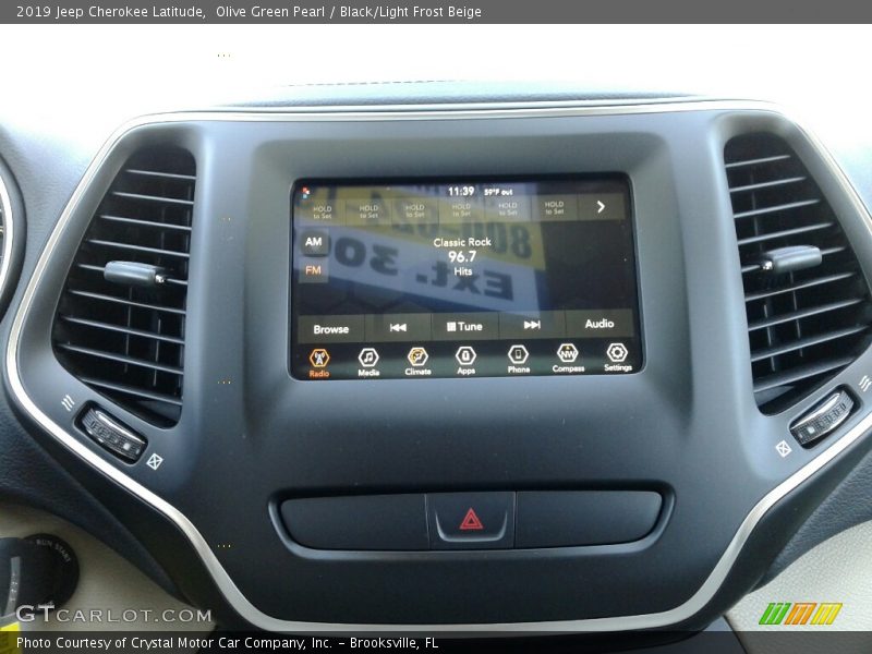 Olive Green Pearl / Black/Light Frost Beige 2019 Jeep Cherokee Latitude