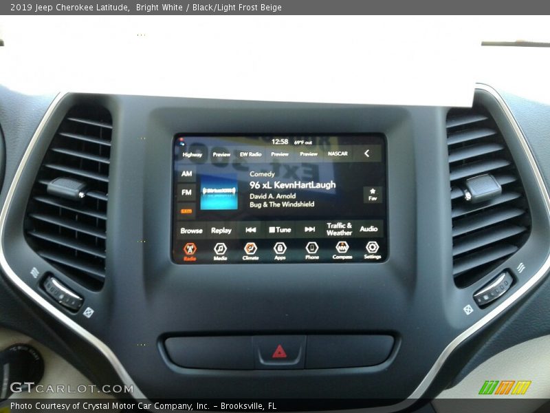 Bright White / Black/Light Frost Beige 2019 Jeep Cherokee Latitude