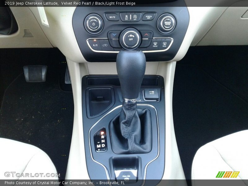 Velvet Red Pearl / Black/Light Frost Beige 2019 Jeep Cherokee Latitude