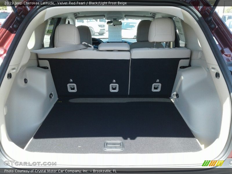 Velvet Red Pearl / Black/Light Frost Beige 2019 Jeep Cherokee Latitude