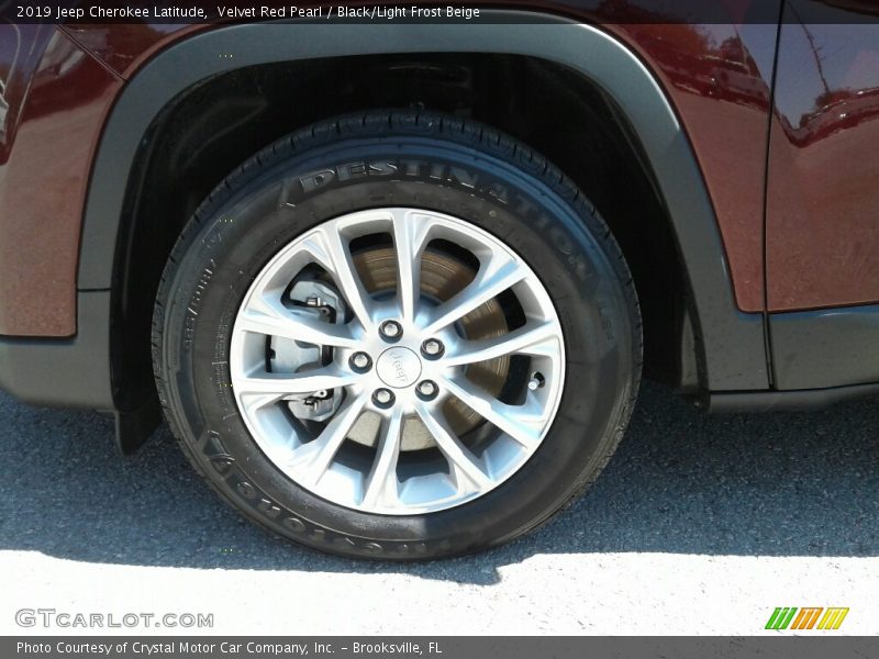 Velvet Red Pearl / Black/Light Frost Beige 2019 Jeep Cherokee Latitude