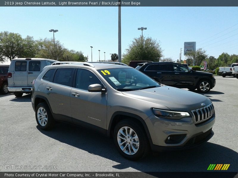 Light Brownstone Pearl / Black/Light Frost Beige 2019 Jeep Cherokee Latitude