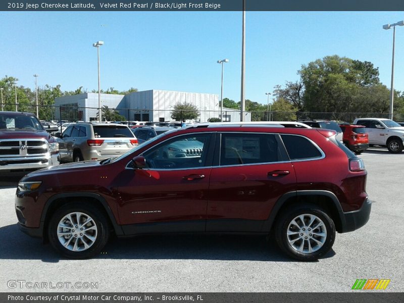 Velvet Red Pearl / Black/Light Frost Beige 2019 Jeep Cherokee Latitude